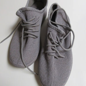 QUPID GRAY MESH LACED SHOES Size 8